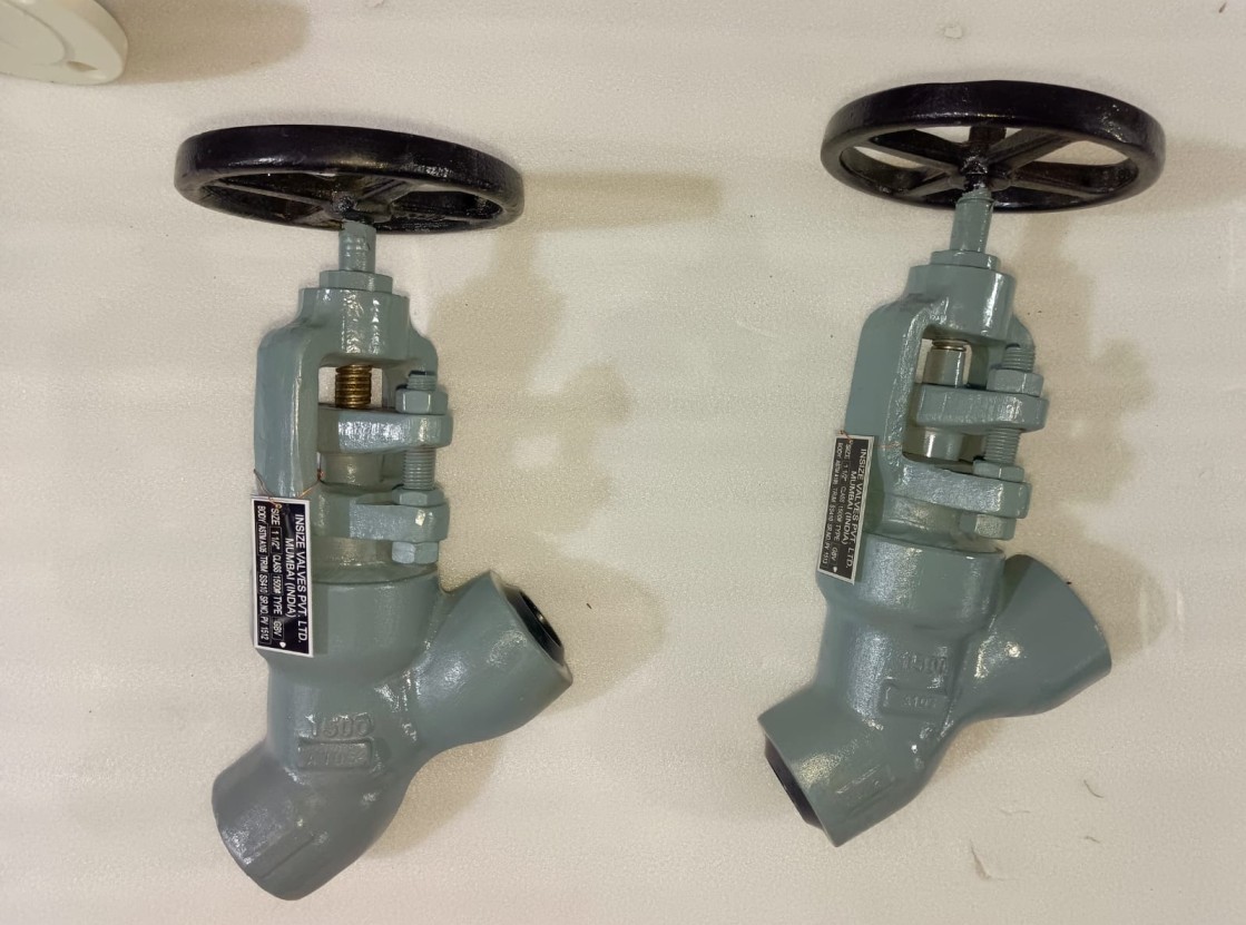 1 1/2'' X 1500#, Globe Valve, F22, HW